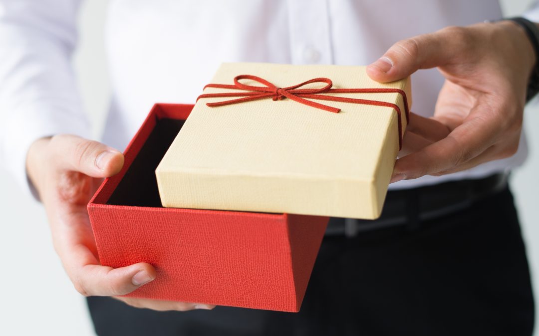 Ingin hadiah lebih berkesan? Custom gift box membuat bingkisan tampil premium, personal, dan cocok untuk berbagai acara spesial.